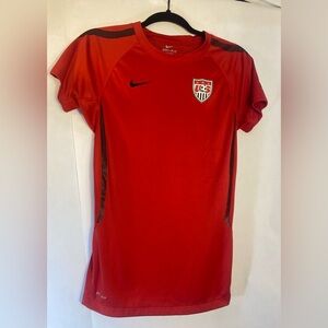 NIKE USA National Team RED Training Soccer Jersey Women's Size Small NWOT‎